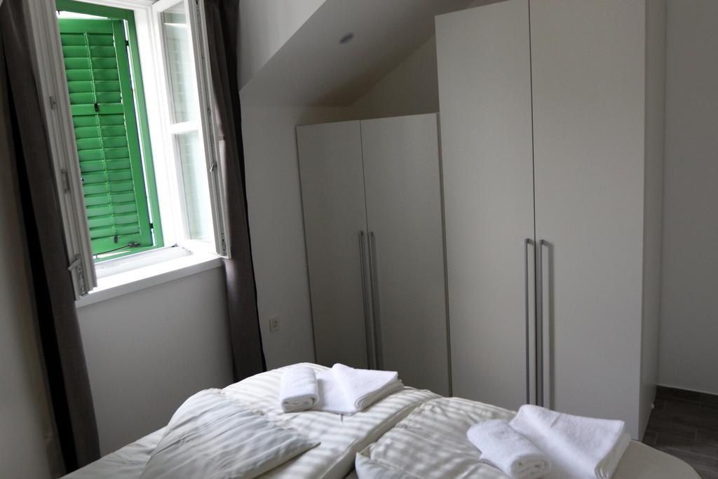 Centar Vodice Apartmani Rum bild