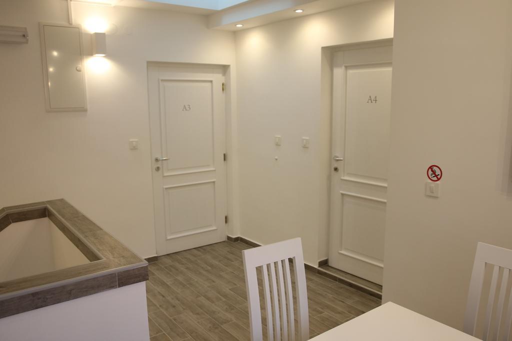 Centar Vodice Apartmani Rum bild