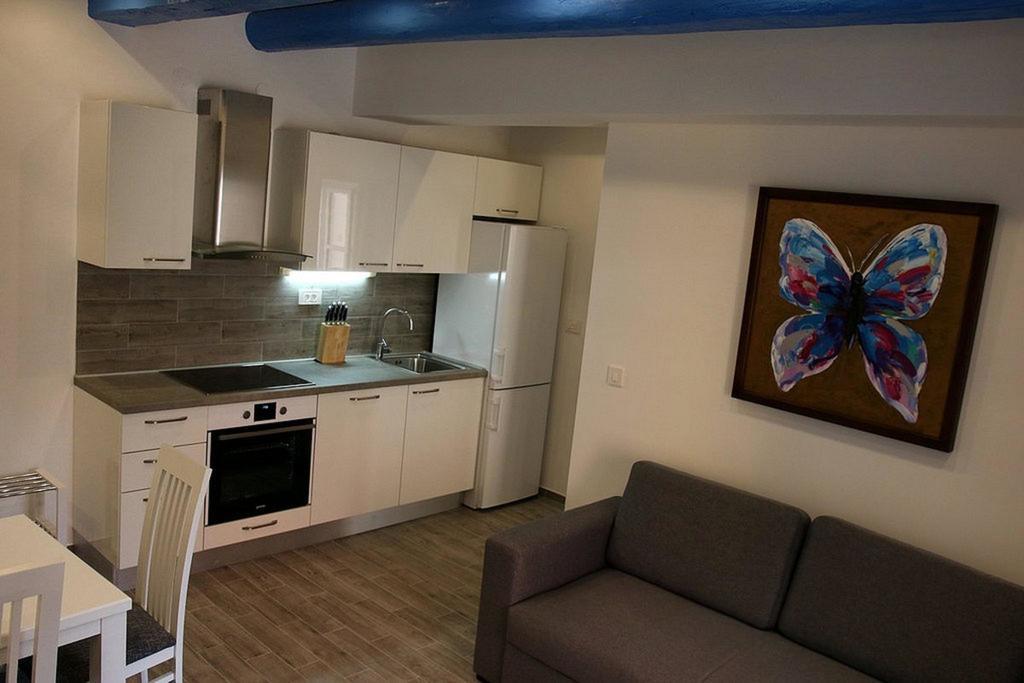 Centar Vodice Apartmani Rum bild